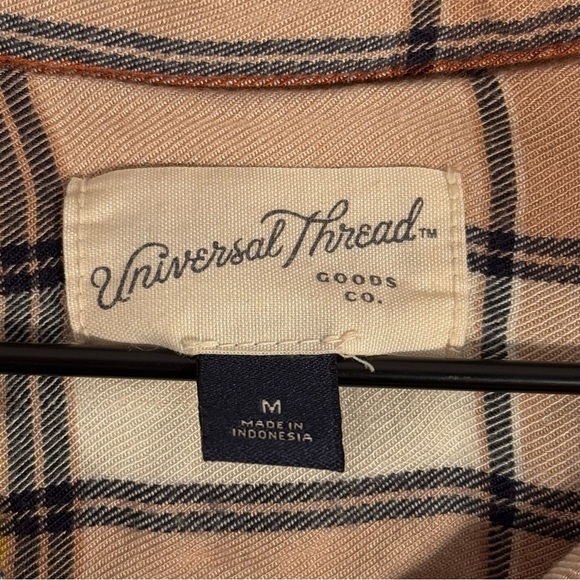 Universal Thread Plaid Lightweight Button Down Long Sleeve Size Medium - Picture 7 of 10